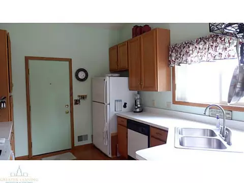 12958 Ontonagon Dr, Dewitt, MI 48820 photo 5
