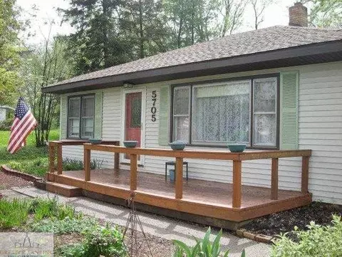 5705 Shaw St, Haslett, MI 48840 photo 3