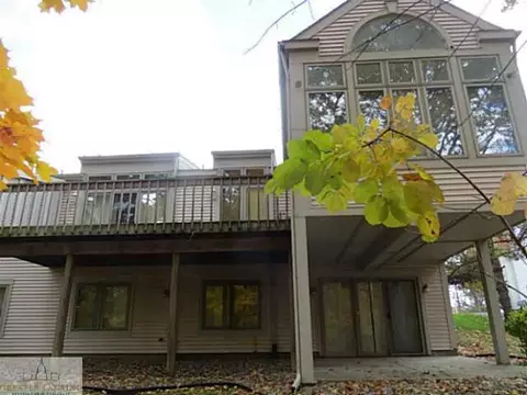 6913 Springtree Ln, Lansing, MI 48917 photo 2