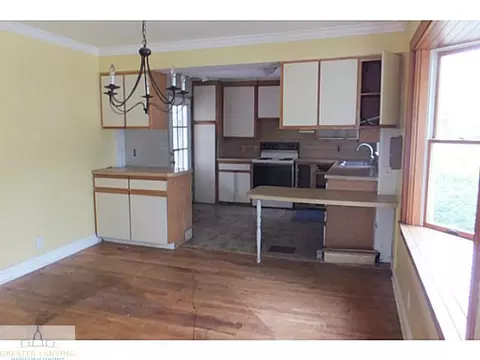 1127 Pershing Dr, Lansing, MI 48910 photo 2