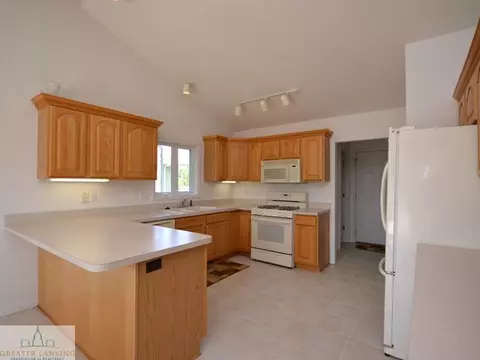 5310 Thames, Haslett, MI 48840 photo 6