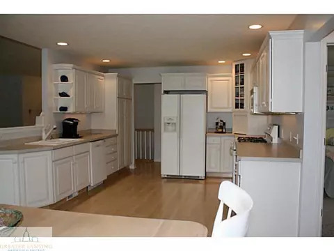 2240 Beechnut Trl, Holt, MI 48842 photo 4