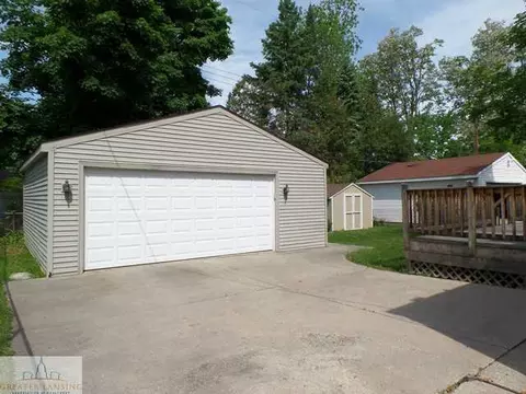 2425 Dillingham, Lansing, MI 48906 photo 3