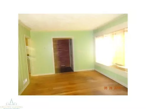 1218 Hapeman St, Lansing, MI 48915 photo 3