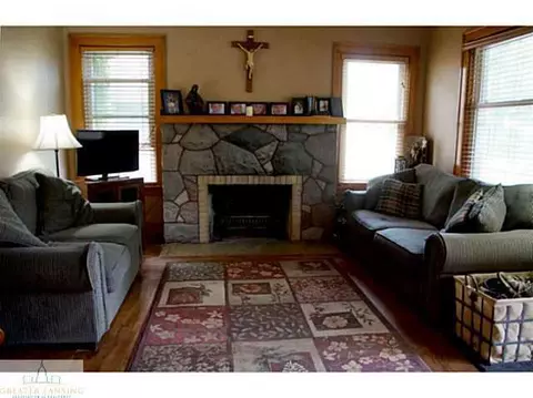 208 E Middle St, Williamston, MI 48895 photo 5
