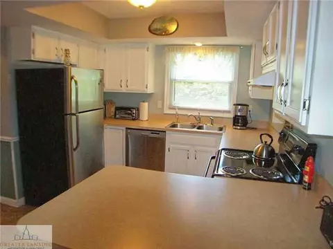3714 Springbrook Ln, Lansing, MI 48917 photo 9