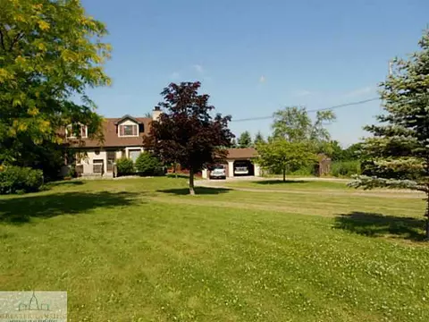 10334 S Francis Rd, Dewitt, MI 48820 photo 2