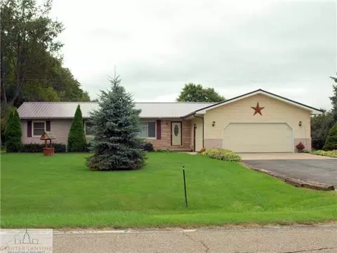 1746 E Hyde St, Saint Johns, MI 48879 photo 1