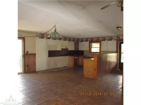 1085 E Beard, Perry, MI 48872 photo 2