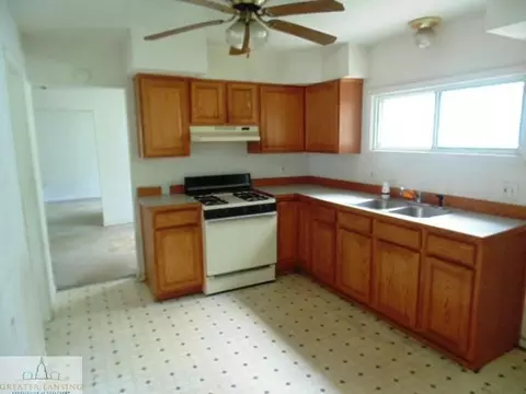 1908 Thompson St, Lansing, MI 48906 photo 2