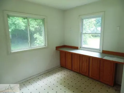 1908 Thompson St, Lansing, MI 48906 photo 6