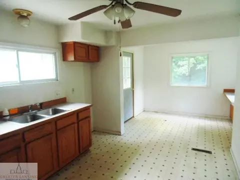 1908 Thompson St, Lansing, MI 48906 photo 4
