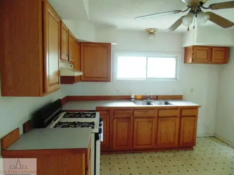 1908 Thompson St, Lansing, MI 48906 photo 3