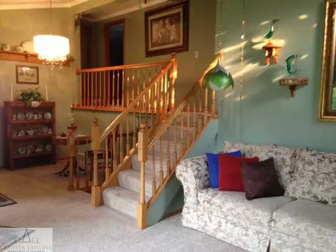 718 Kendon Dr, Lansing, MI 48910 photo 8