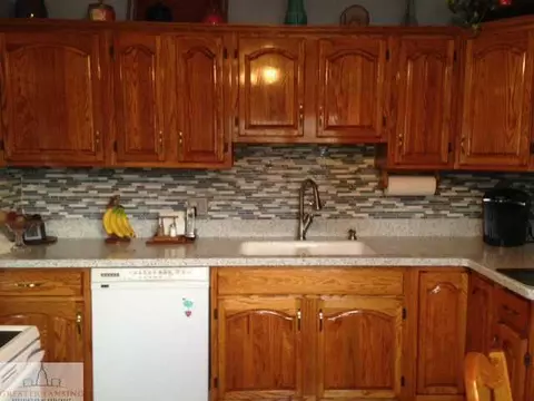 718 Kendon Dr, Lansing, MI 48910 photo 2