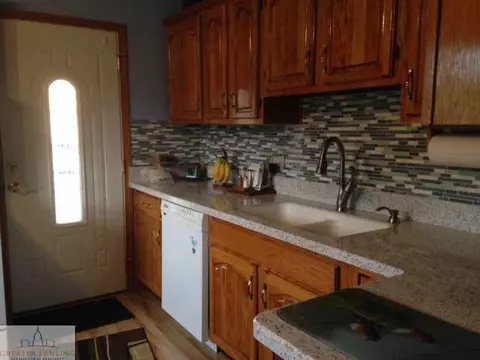 718 Kendon Dr, Lansing, MI 48910 photo 3
