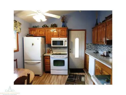 718 Kendon Dr, Lansing, MI 48910 photo 4