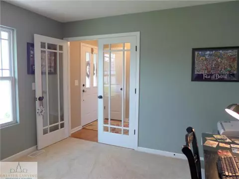 15075 Loxley Ln, Lansing, MI 48906 photo 3