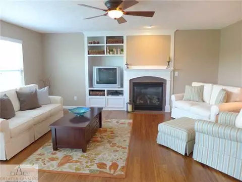 15075 Loxley Ln, Lansing, MI 48906 photo 2