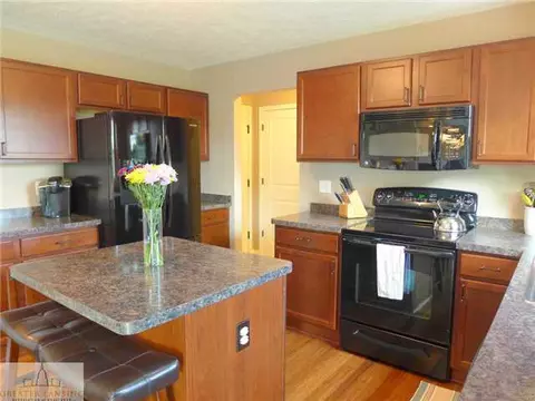 15075 Loxley Ln, Lansing, MI 48906 photo 4