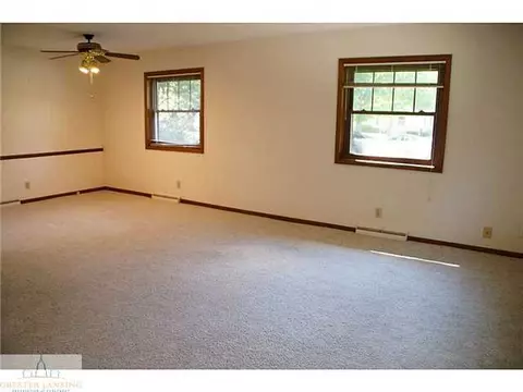 108 Manchester, Dewitt, MI 48820 photo 3