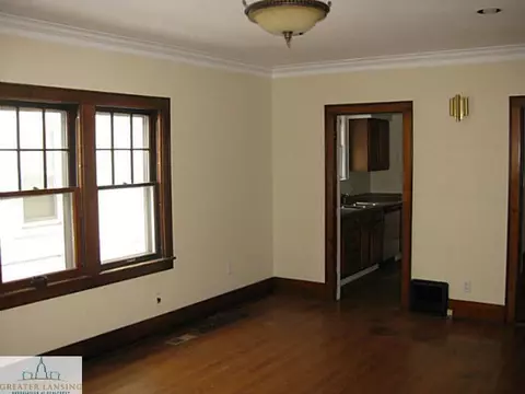 1013 Cleo, Lansing, MI 48915 photo 2