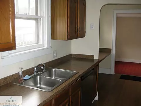 1013 Cleo, Lansing, MI 48915 photo 6