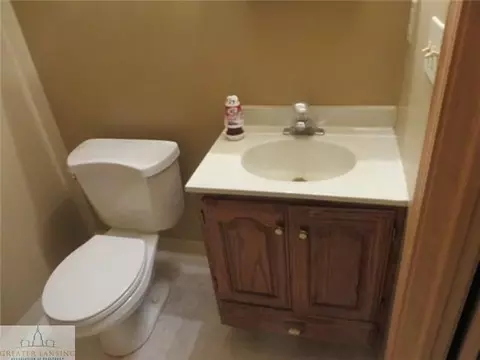 6079 Beechwood Dr, Haslett, MI 48840 photo 10