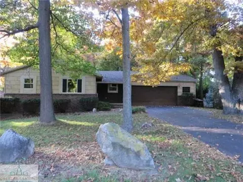 6079 Beechwood Dr, Haslett, MI 48840 photo 1