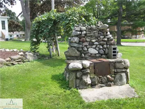 303 N N Brg, Dewitt, MI 48820 photo 21