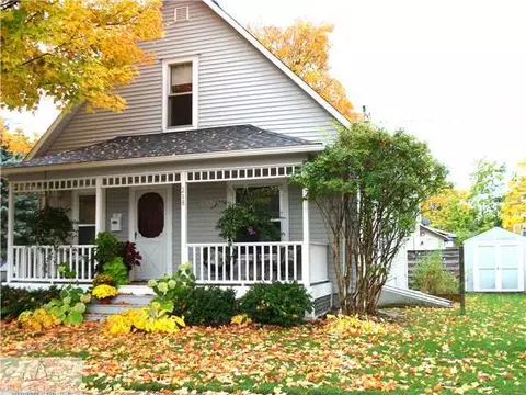 218 E Main St, Grand Ledge, MI 48837 photo 2