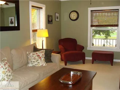 218 E Main St, Grand Ledge, MI 48837 photo 5