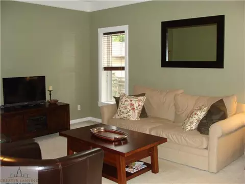 218 E Main St, Grand Ledge, MI 48837 photo 4
