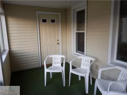 210 E Riv, Grand Ledge, MI 48837 photo 4
