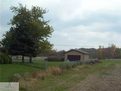 6153 Howe Rd, Dewitt, MI 48820 photo 2