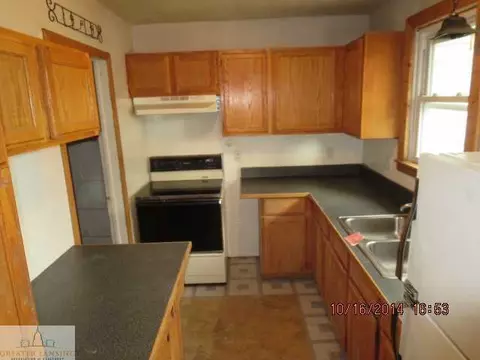 917 E Mason St, Owosso, MI 48867 photo 2
