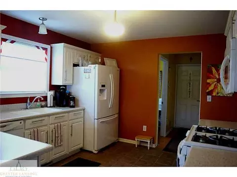 1300 Wickham Dr, Lansing, MI 48906 photo 5
