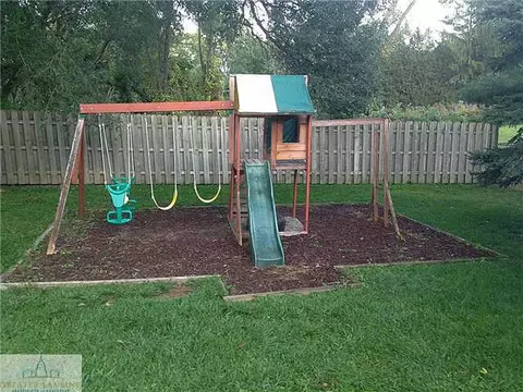 341 Clement Rd, Lansing, MI 48917 photo 2