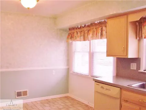 915 Tchell, Lansing, MI 48917 photo 6