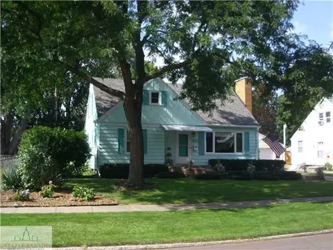 915 Tchell, Lansing, MI 48917 photo 2