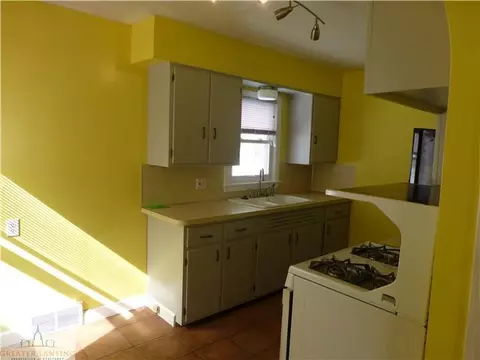 2006 Devonshire Ave, Lansing, MI 48910 photo 2