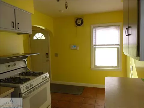 2006 Devonshire Ave, Lansing, MI 48910 photo 4