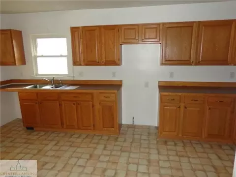 1538 Lyons Ave, Lansing, MI 48910 photo 2