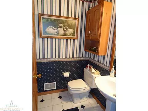 7607 Williams Rd, Lansing, MI 48911 photo 9