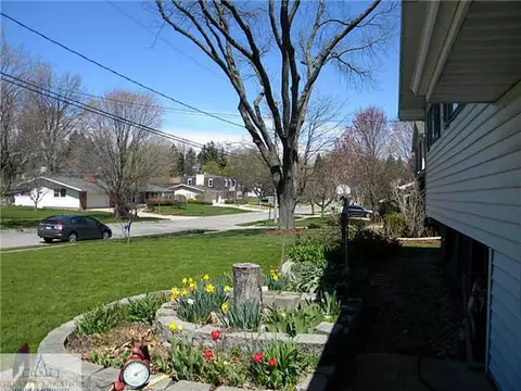 913 E Scott, Grand Ledge, MI 48837 photo 3