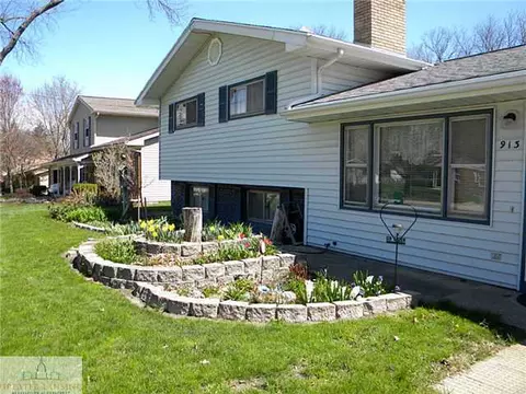 913 E Scott, Grand Ledge, MI 48837 photo 2