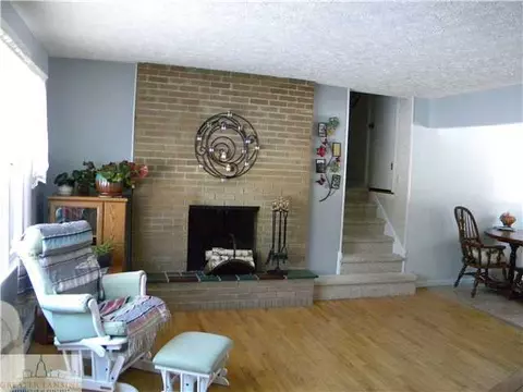 913 E Scott, Grand Ledge, MI 48837 photo 4
