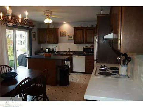 8 Laura Ln, Dewitt, MI 48820 photo 4