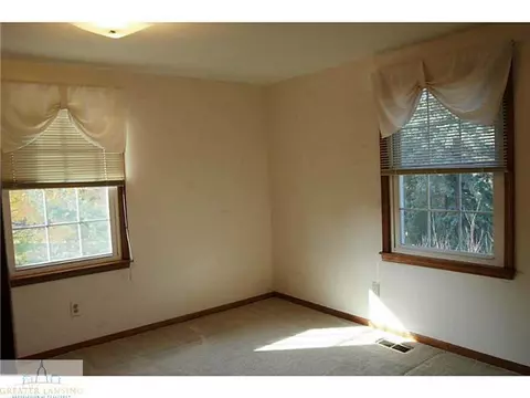 8 Laura Ln, Dewitt, MI 48820 photo 16
