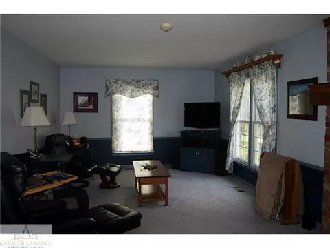 8 Laura Ln, Dewitt, MI 48820 photo 9